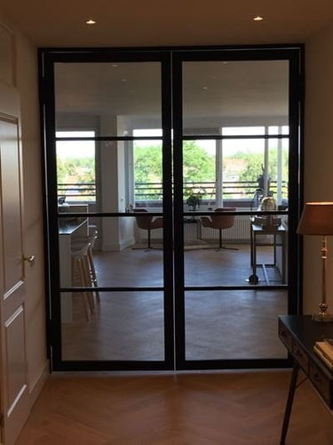 Zwarte staal look deuren als finishing touch in stijlvolle Penthouse te Heemstede.